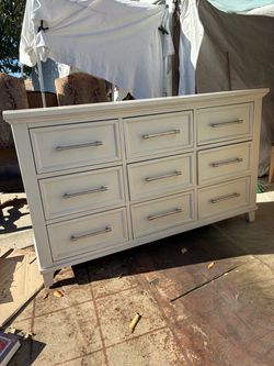 NICE DRESSER WHITE COLOR LIKE NEW