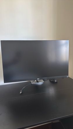 LG UltraFine 27” 4K IPS Monitor + Ergo Stand (27UN880-B)