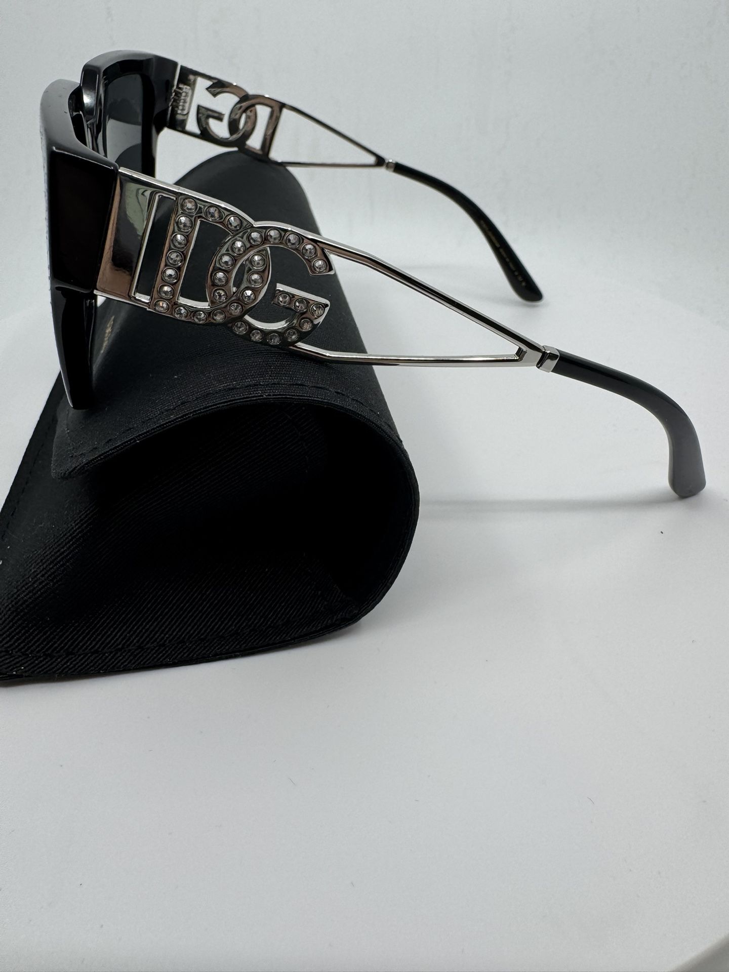 Dolce & Gabbana Black Diva Square Oversized Frame Sunglasses  display picture 1