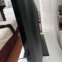 White Bluetooth Earbuds Wireless With MagSafe Case