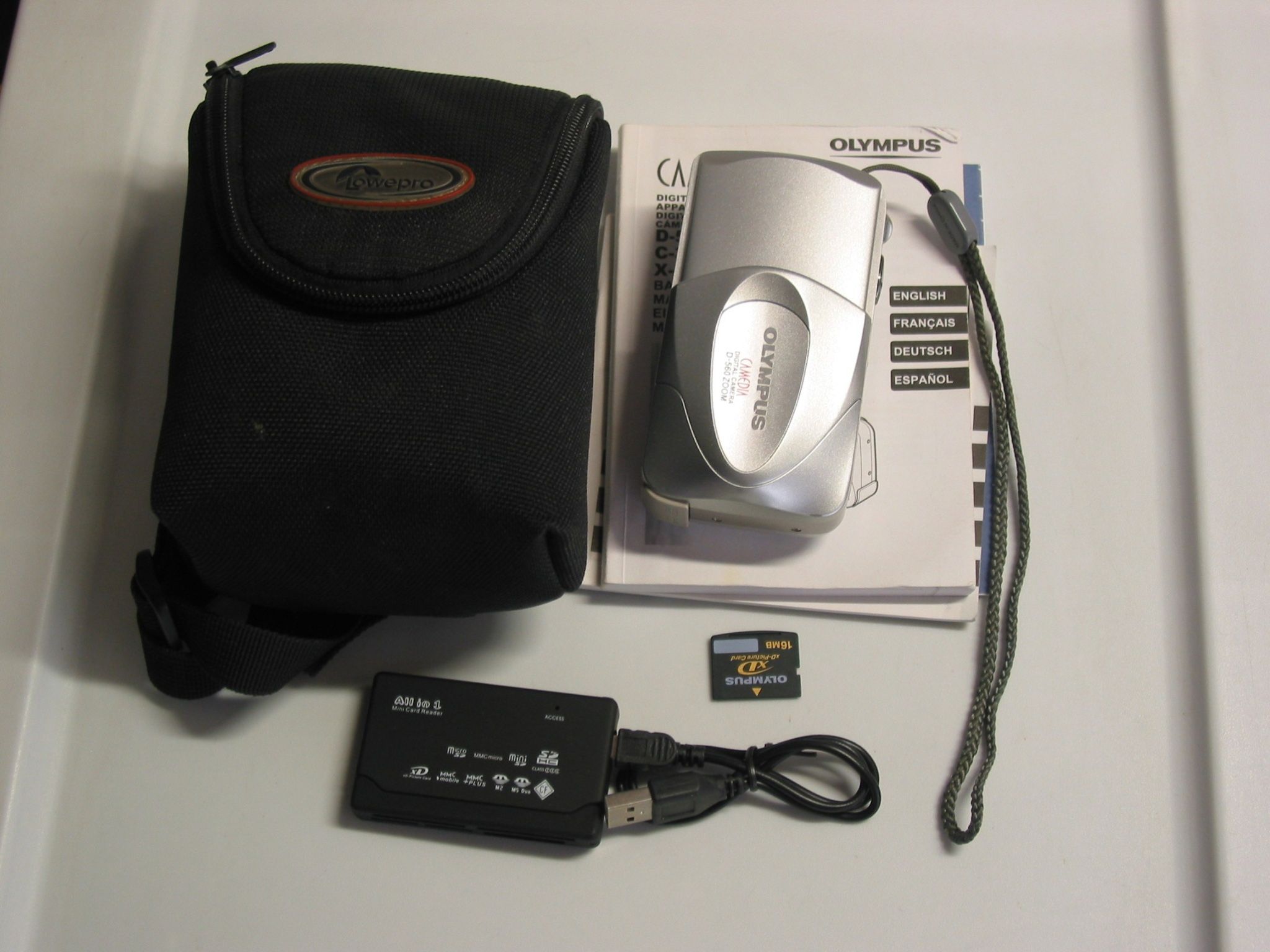 Olympus Camedia C-560 3.2MP Digital Still Photo Camera Video Camcorder w/XD card & Reader