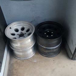 Son para Toyota tacoma 2 son 15×8. Los otro 2 son 15×7