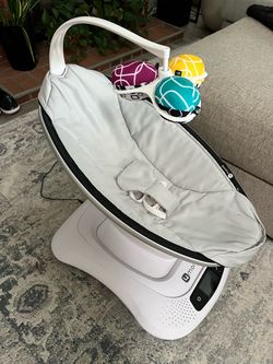 4moms Mamaroo baby swing