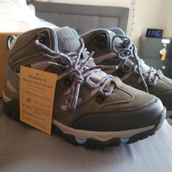 Bearpaw Hiking Boot Size 8