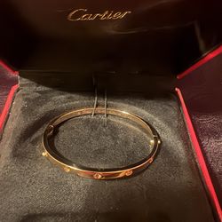 Luxury-Style Bracelet — Simple & Elegant