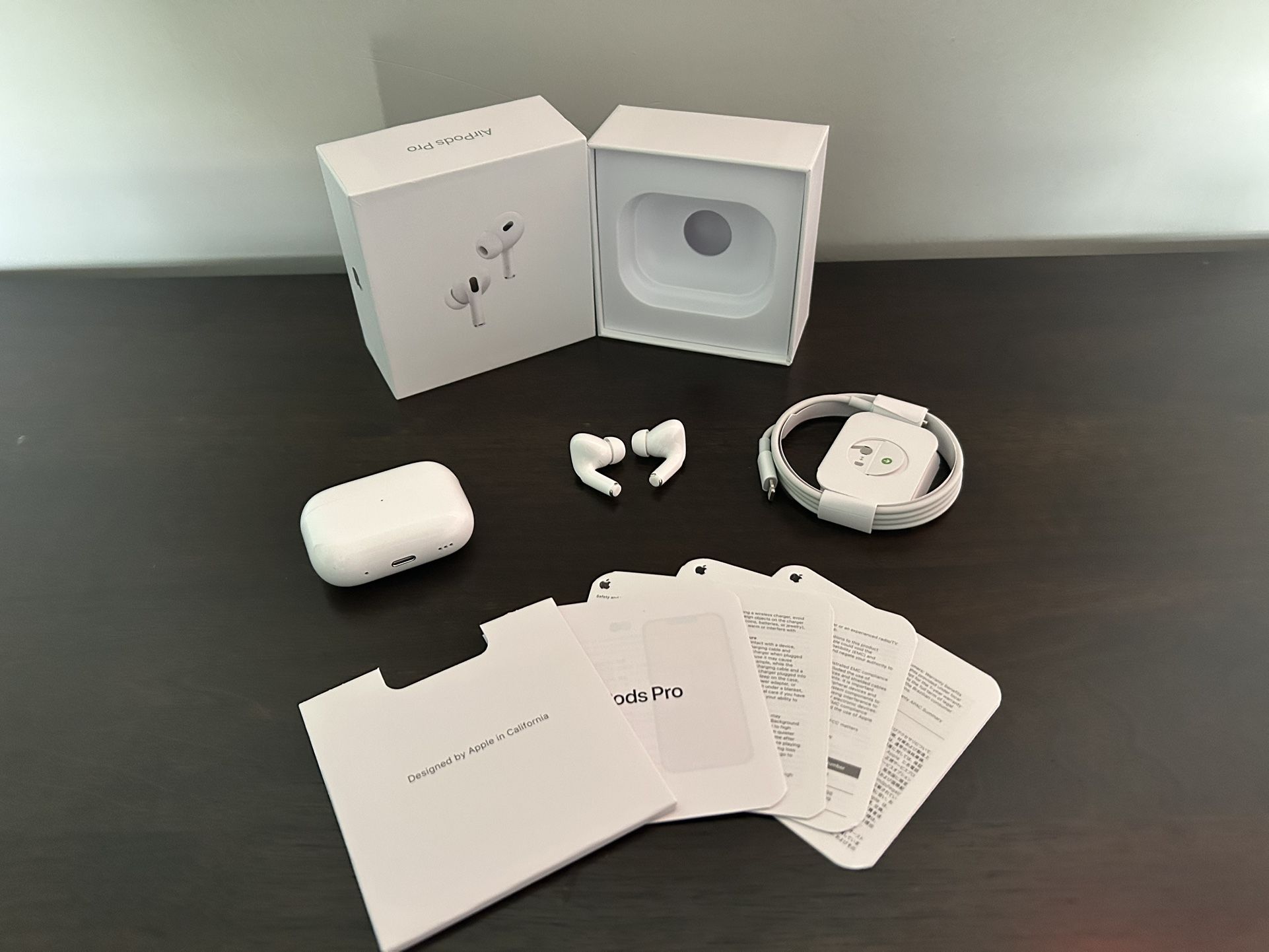 AirPods pro 2 gen (NEVER USED)