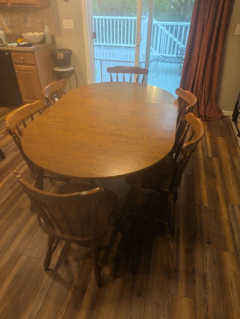 Kitchen Table And 6 Chairs