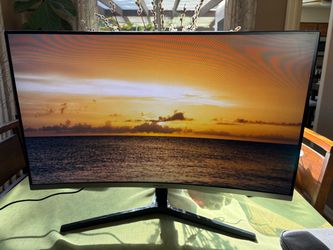 Samsung 32” Curved Monitor - Like New