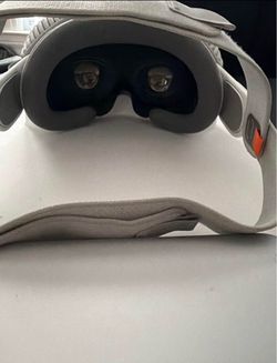 Apple Vision Pro VR Headset