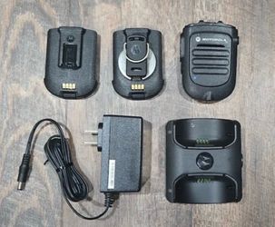 Motorola PMMN4095 Wireless Bluetooth Speaker Mic w/ Charger for APX Radio