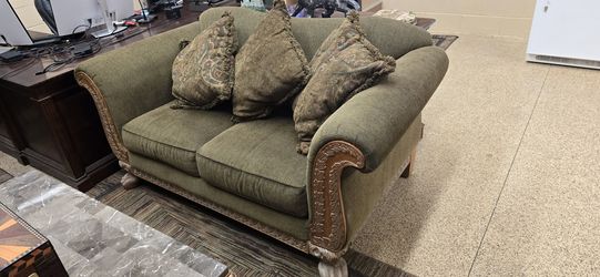 Green loveseat and sofa excellent condition Loveseat is $200  Couch is $250  Are both for $400  6'3" and 7'9" Length Both are 37 High and 39 deep (Wid