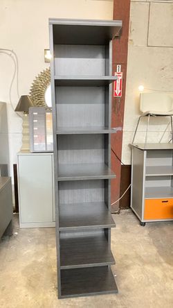 Corner bookshelf