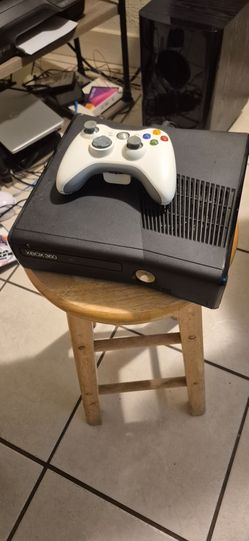 Xbox 360 Slim Console with Controller