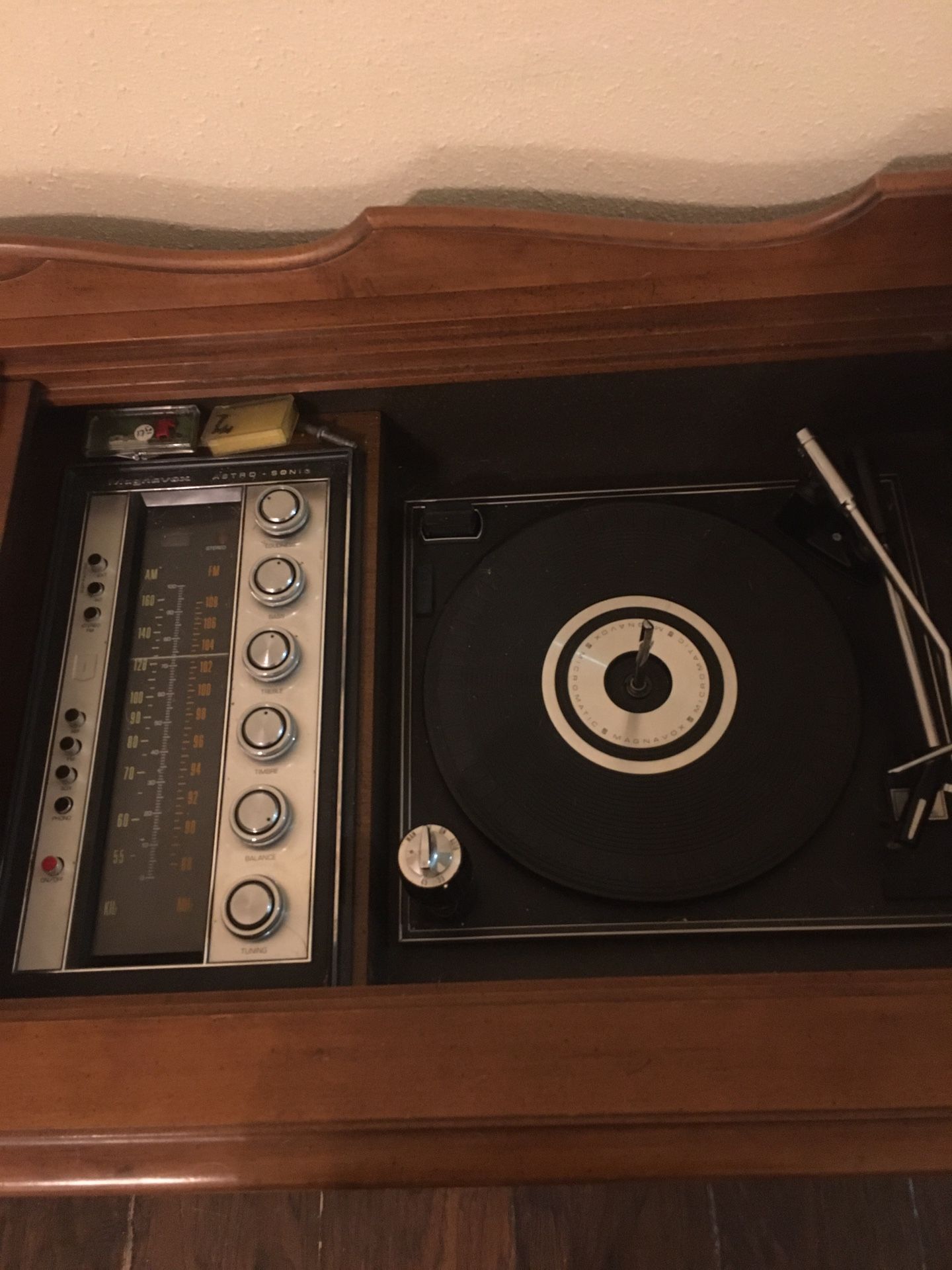 Vintage Magnavox Record Player 