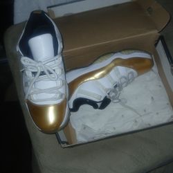 Low Retro Jordan's Size 8 