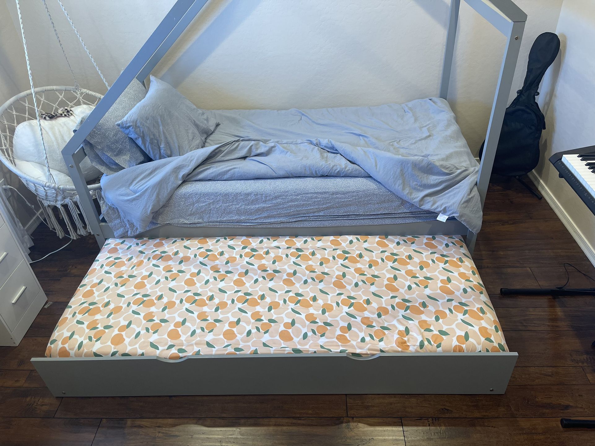 House Bed with Trundle + 2 Twin Gel Memory Foam Mattresses (Simmons)