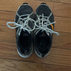 Nike Boys Shoes 6 Youth Well loved there are some Holes scuffs and the shoes soles Need Refluxing Ect 