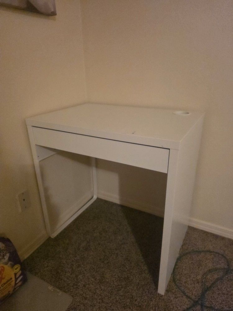 IKEA MICKE Desk – White – Compact Size
