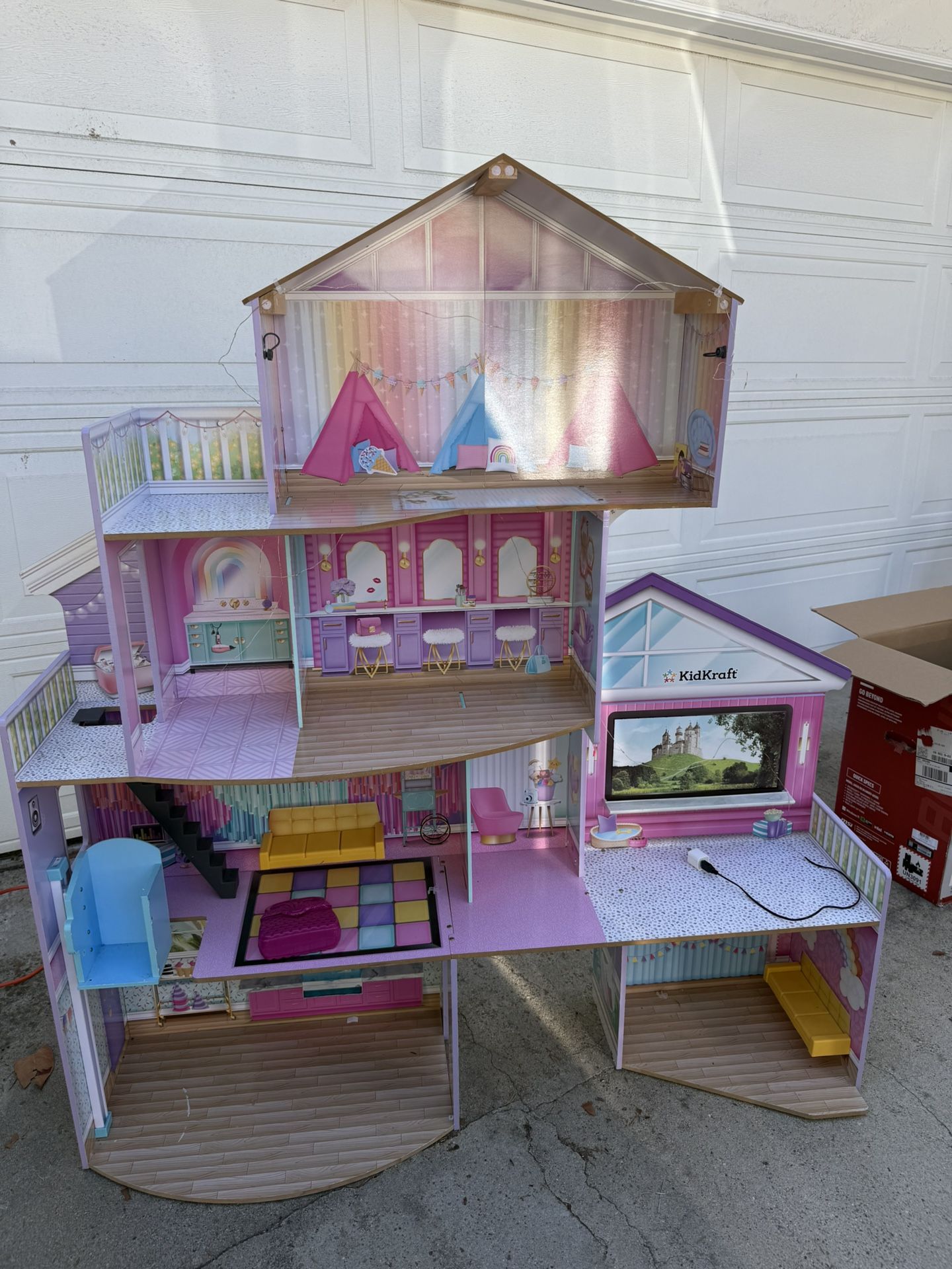Doll House 