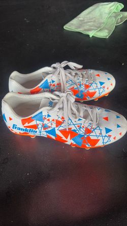 Free come pick up size 3 little boys soccer cleats
