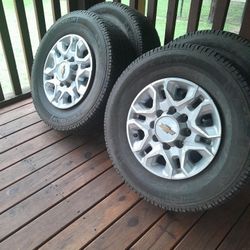 Llantas Y Rines En Buen Estado 