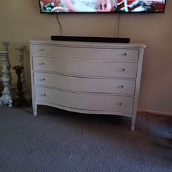 Old Dresser 