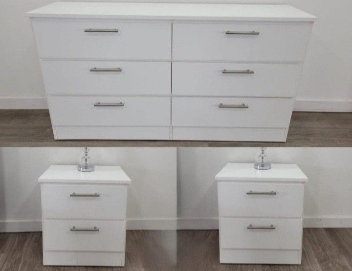 Dresser And Two Nightstands// Cómoda Y Dos Mesitas De Noche