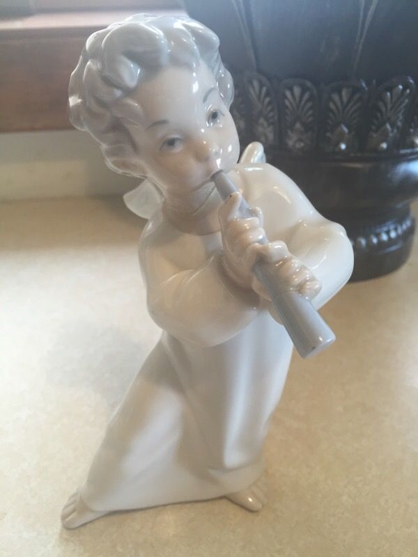 Lladro "Angel with Flute"