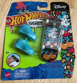 Hot Wheels Skate Disney Mickey Mouse Fingerboard Set