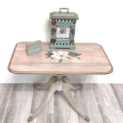 Wood Small Accent Table 🛋️    🛋️ 🛋️ Decors Are Not Included