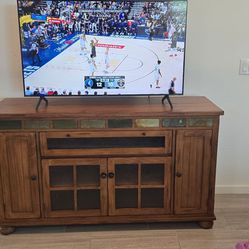 Beautiful solid wood entertainment stand