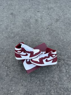 Jordan 1 Team Red Size 10 Men Brand New