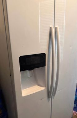 Samsung Side-by-Side Refrigerator w/ Water Dispenser - Good Working Condition