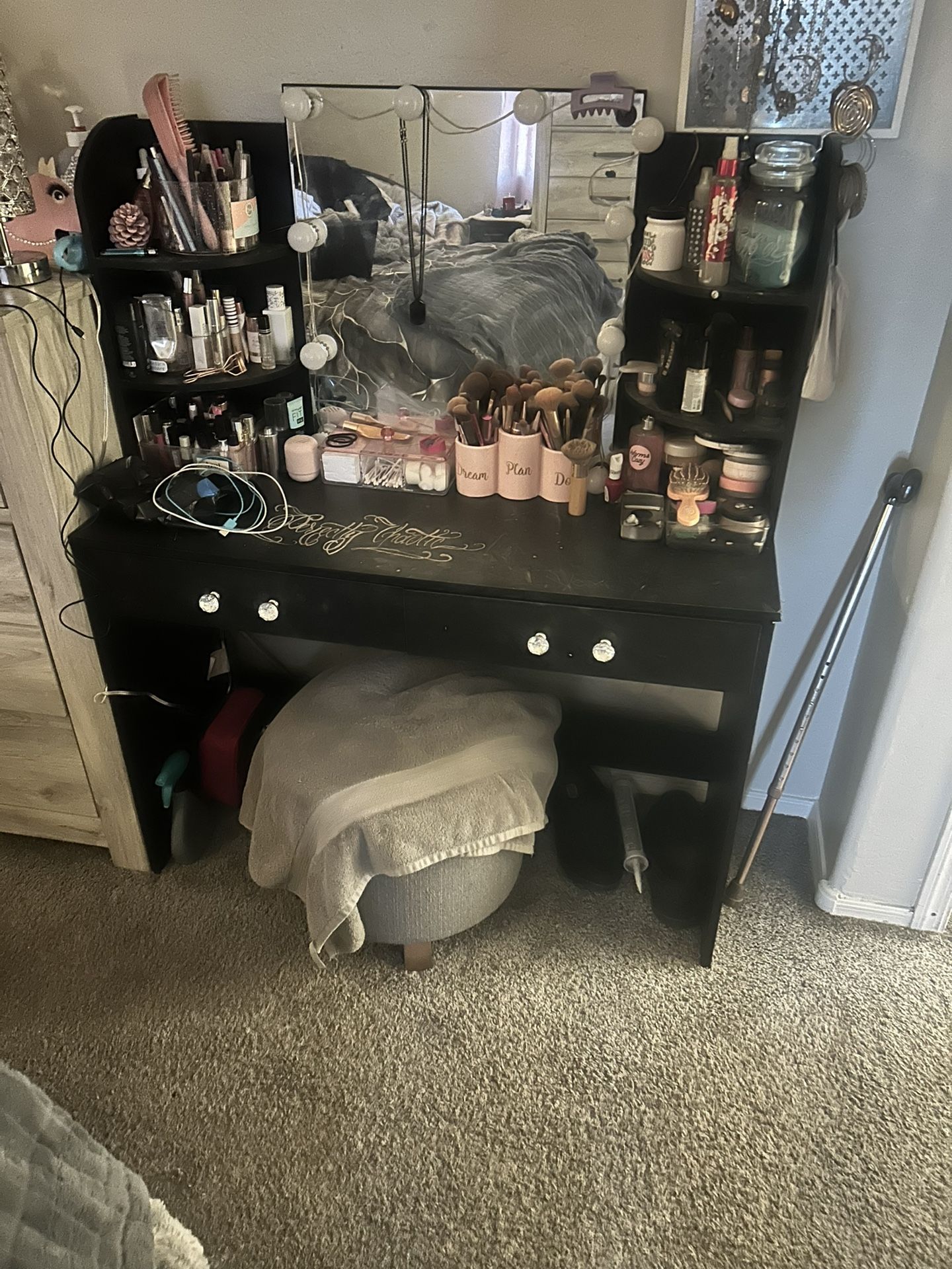 REDUCED****Makeup Vanity