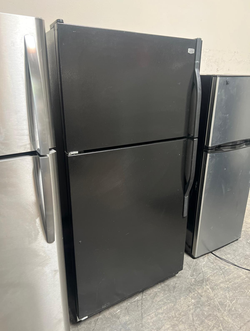Maytag Top Freezer Fridge – Black, Ice Maker, Clean