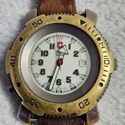 Vintage victorinox Watch Swiss Army Back Light Field Military.