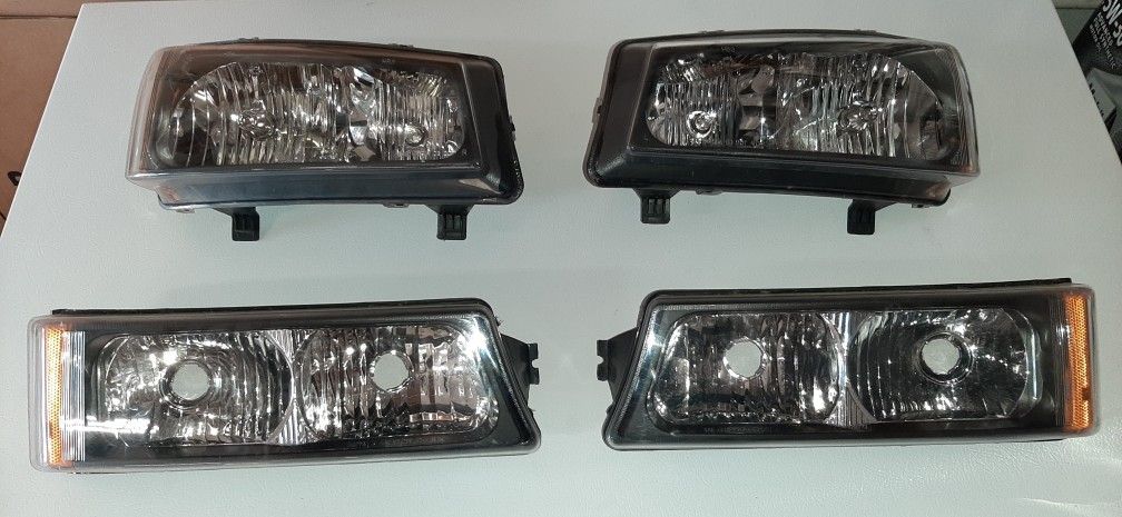 2003 - 2007 Chevy Silverado Avalanche Cat Eye Headlights and Parking Lamps.