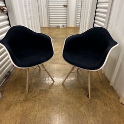 🔴🔵(1) Eames - Herman Miller Plastic Moulded Lounge - Blue Fabric