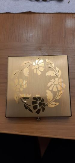 Vintage Dorset Fifth Avenue powder compact
