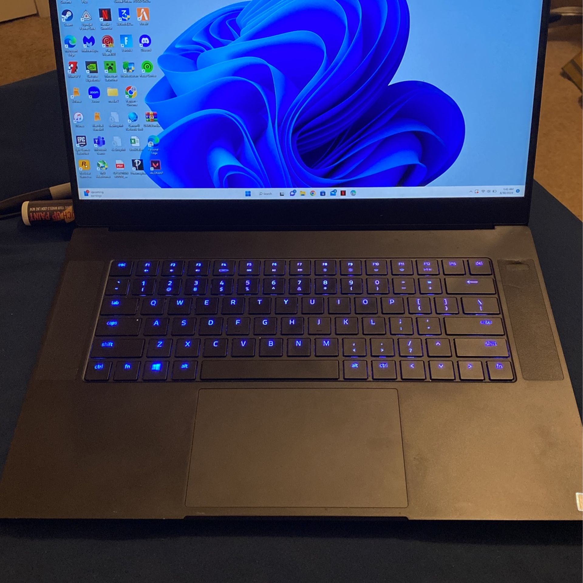 Razer Blade Advanced 15 i7 9750H RTX 2080 240hz Screen