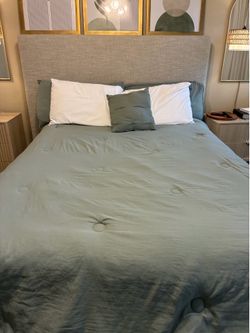 Beautiful Queen Upholstery Storage Bed