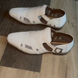 Stacy Adams Calvino City Sandals in white. Size 12 W