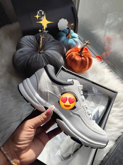 Women's CC Sneakers ✨️ size 6.5/7