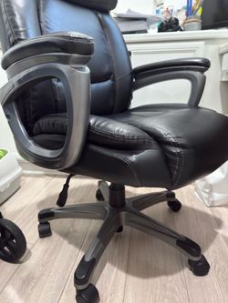 Black Leather office chair in excellent condition