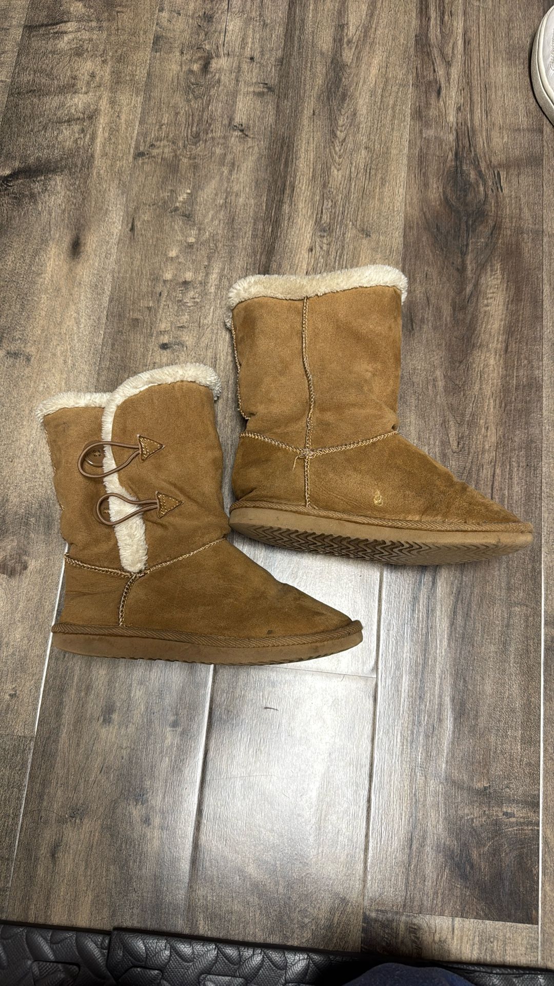 Girls Casual fur Boots - Size 2 Y