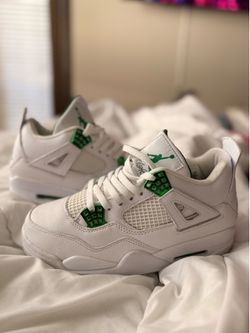 2020 Air Jordan White Green Metallic 4 Sz. 8.5W/7M
