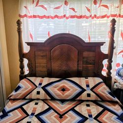Wooden Traditional 2 Post Bedroom Set 