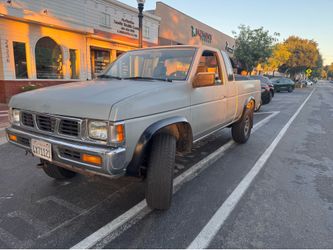 1994 Nissan Pickup Hardbody 4x4             (Ignore parts)