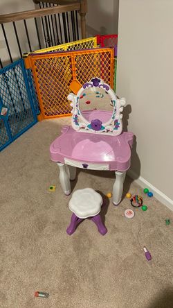 Children’s play vanity with stool