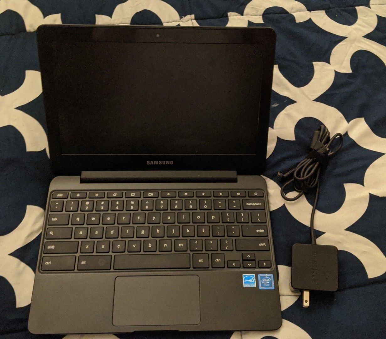 Samsung chromebook amazing like new durable and works great
